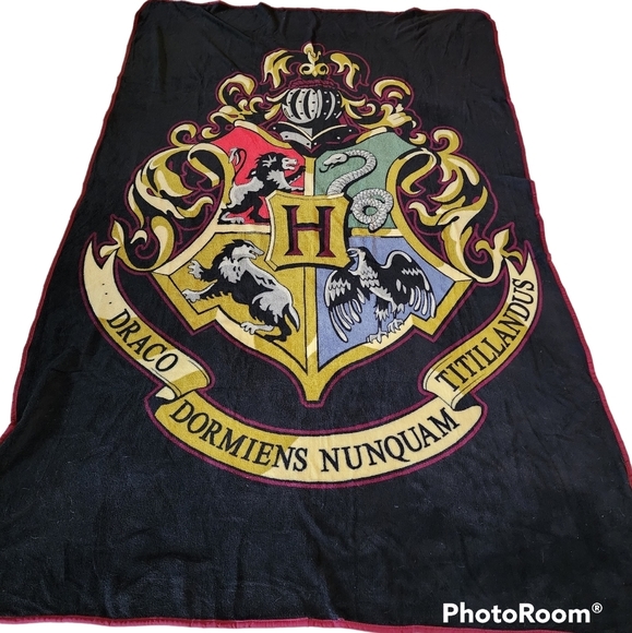 Harry Potter Wizarding World Black Finished Red Edges Plush Blanket Throw Large - Picture 1 of 9
